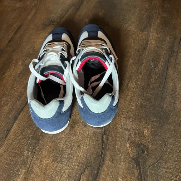 US polo Assn shoes almost new - Picture 3 of 5